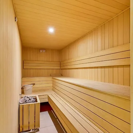 With Big Pool And Close To Beach! Apartment