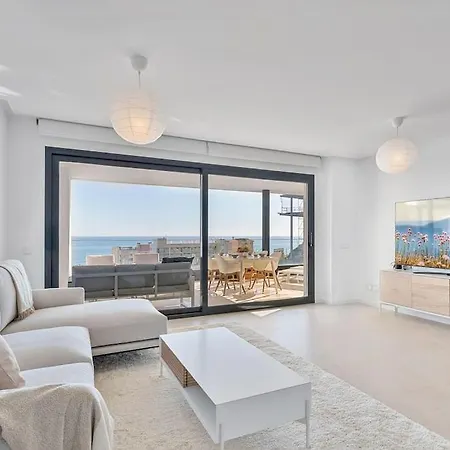 With Big Pool And Close To Beach! *