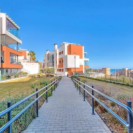 Apartment With Big Pool And Close To Beach!